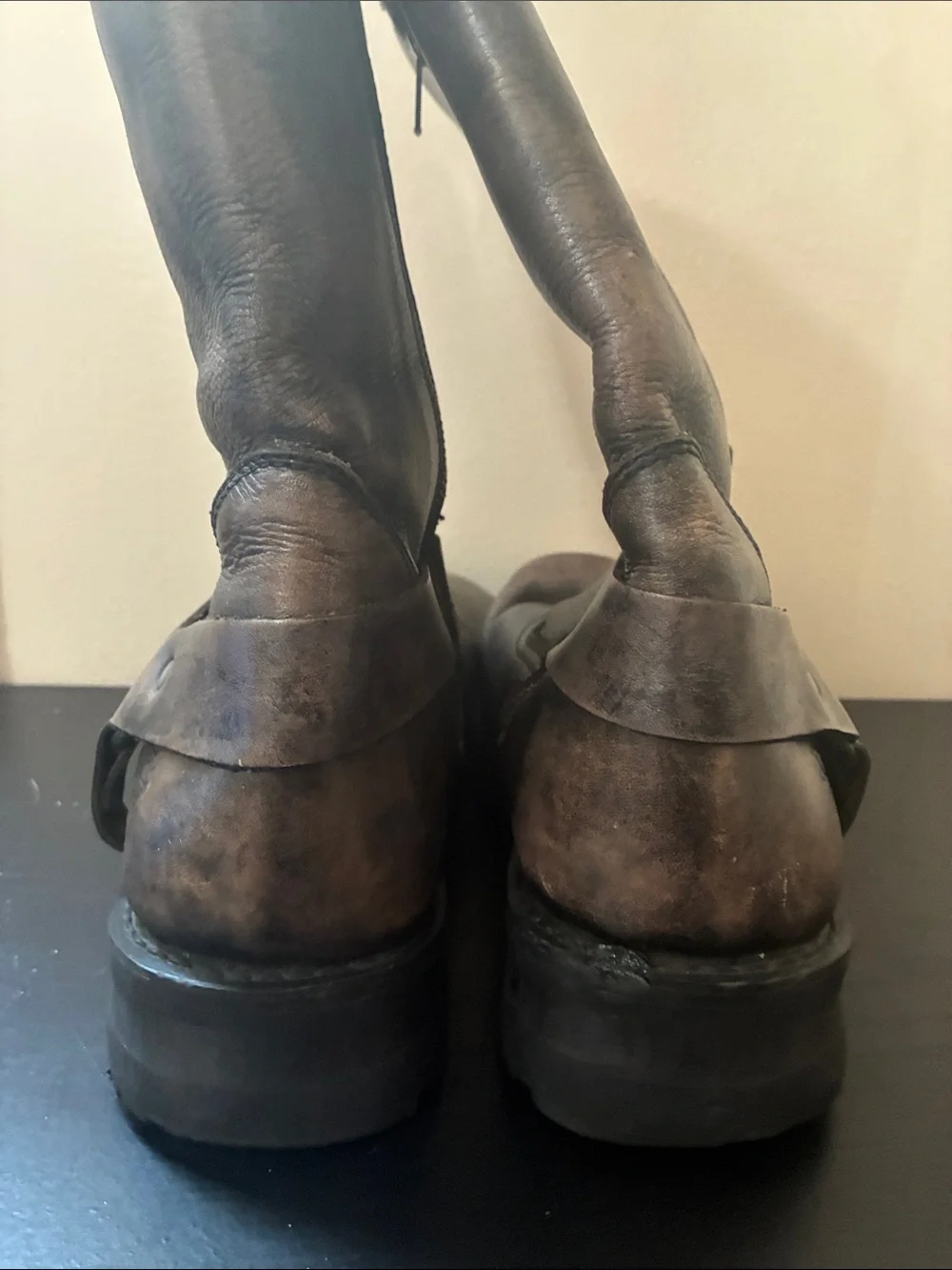 Milwaukee Leather Men's Distressed Brown Classic Harness Square size 11